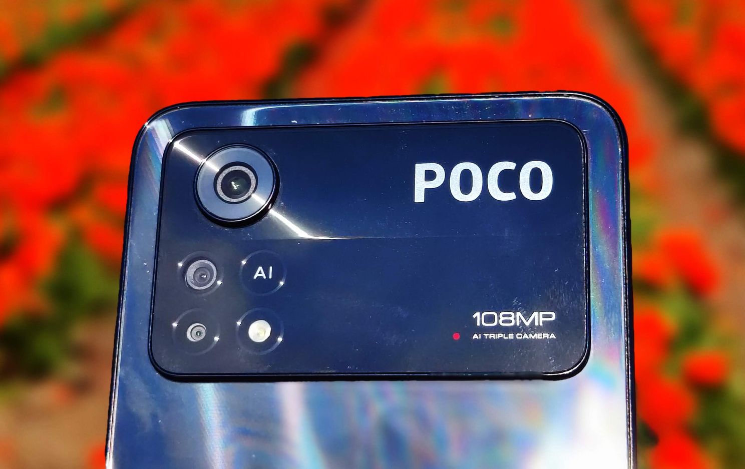 De macrocamera, links onderin, zit niet helemaal recht in de behuizing