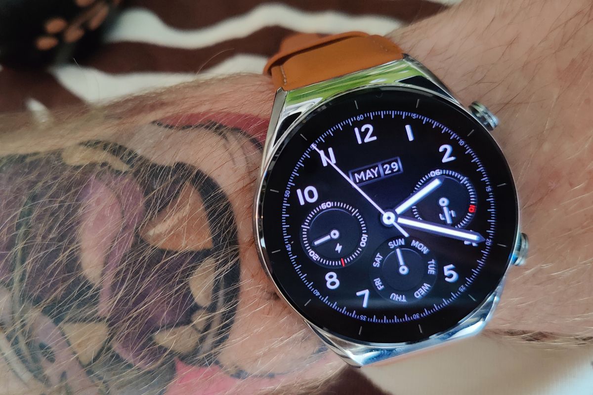 Het horloge ziet er op een wat bredere pols wat beter uit