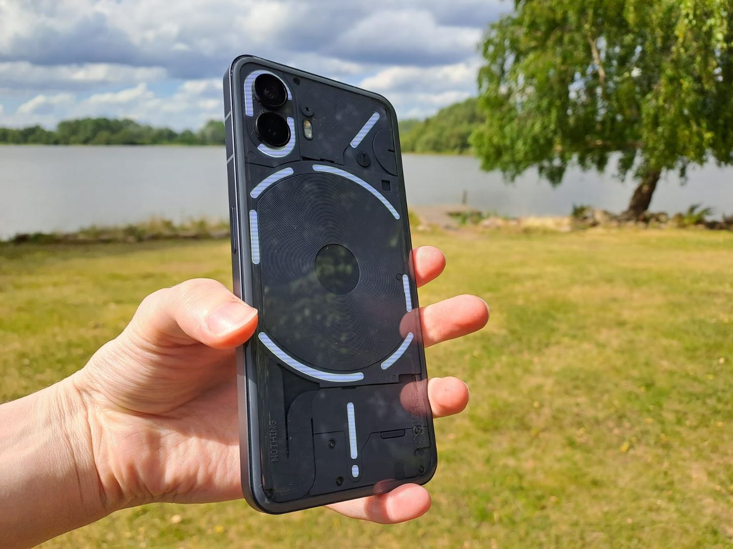 Nothing Phone (2) review: zit de schoonheid ook van binnen?
