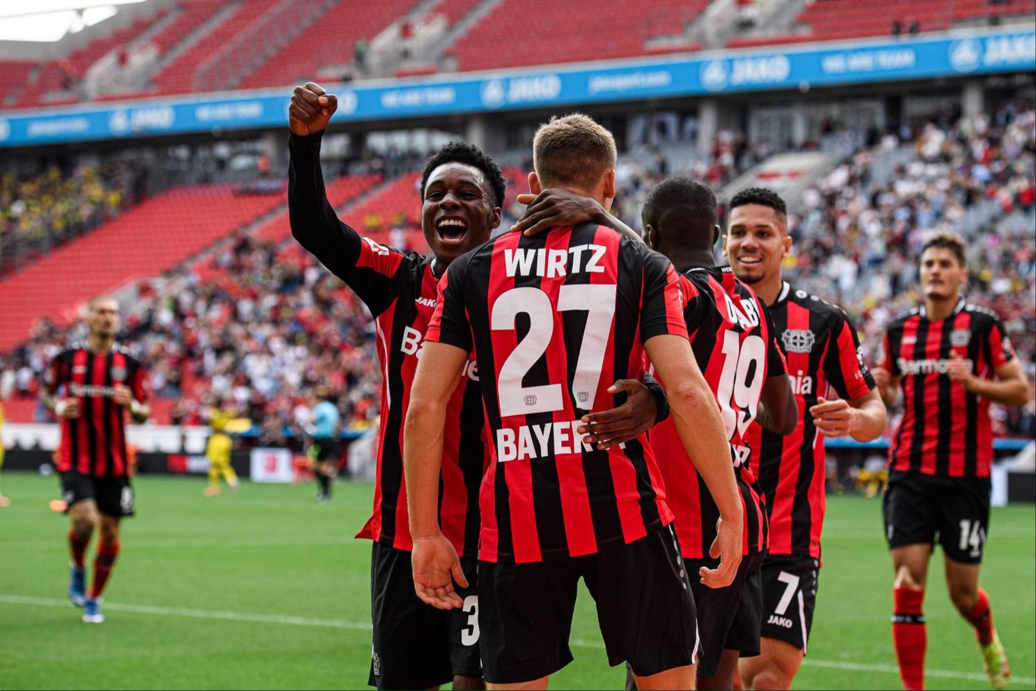 jeremie frimpong florian wirtz bayer leverkusen bundesliga