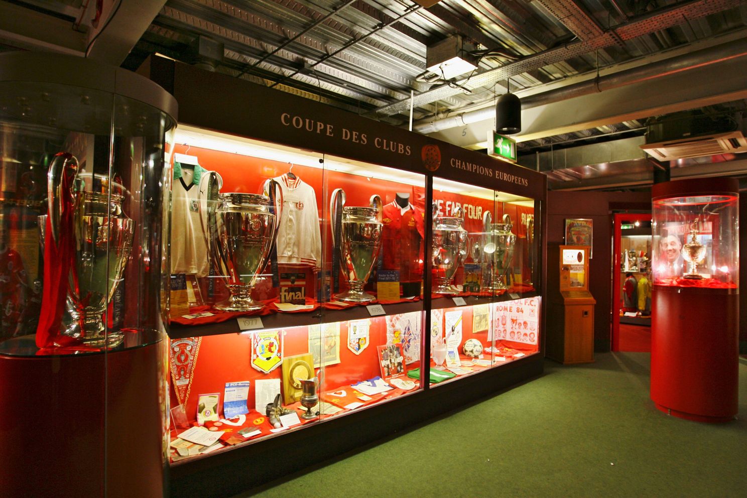 liverpool trophy cabinet