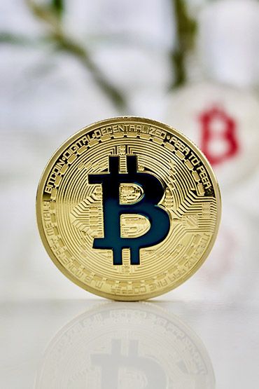 Crypto Markets Climb Towards Green, Bitcoin Above $10,000