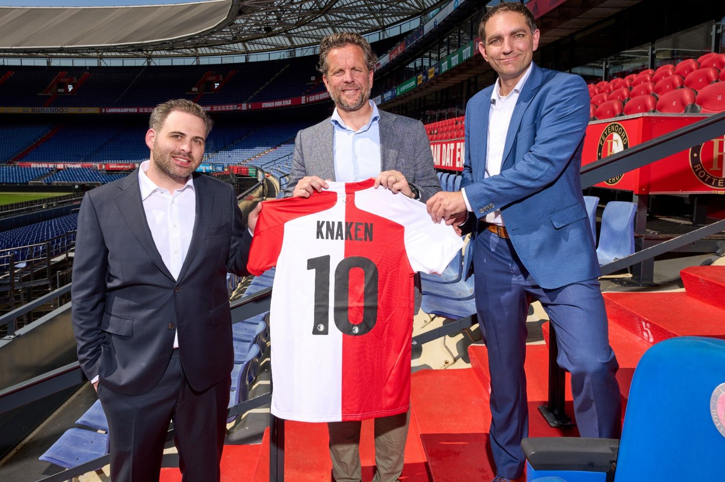 Bitcoin bedrijf Knaken gaat samenwerking aan met Ajax en Feyenoord