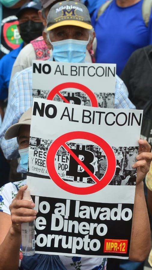 900 inwoners El Salvador gaan de straat op tégen Bitcoin wet