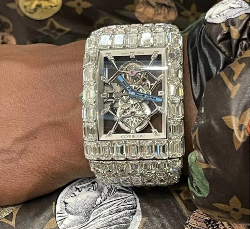 Floyd Mayweather toont horloge van €15,8 miljoen