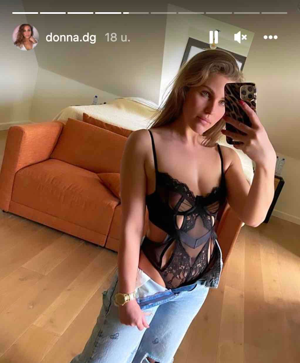 Vlaamse Temptation Donna poseert in doorzichtige lingerie en de 'tepelpolitie' is boos (foto's)