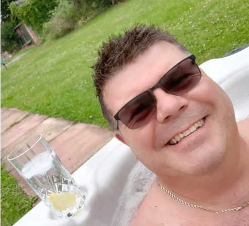 Man zijn biceps scheuren als hij bezorgers jacuzzi helpt dragen: 230.000 euro schadevergoeding!