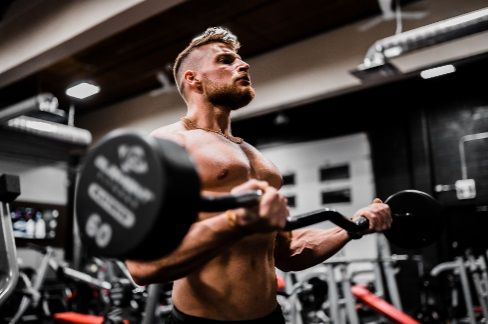 Wil je de perfecte beach body voor de zomer? Zo deed Brad Pitt het voor de film Troy