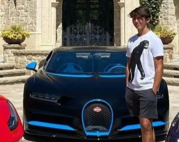 'Rijkste tiener van Amerika' heeft nog geen rijbewijs maar wel een wagenpark van 10 miljoen euro