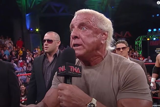 WWE-legende Ric Flair keert op 73-jarige leeftijd terug naar de ring "Je moet dé man verslaan!"
