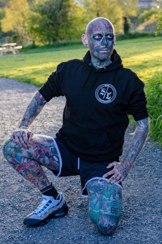 Meest getatoeëerde man van Ierland zwaar onder vuur na laatste 'controversiële' tattoo