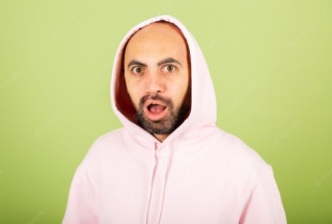 Vanaf nu mag je niemand meer kletskop, kale of vleesklak noemen. "Pure discriminatie!"