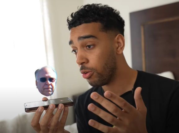 'Grootste racist' van de VS belachelijk gemaakt door zwarte YouTuber die zich voordoet als journalist
