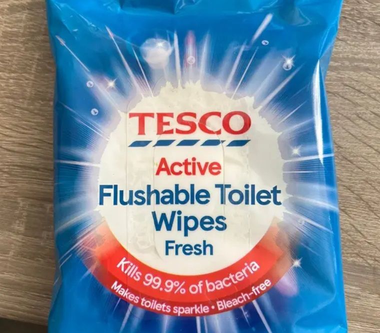 Kerel gebruikt anti-bacteriële doekjes als wc-papier en zijn achterwerk staat een week in brand