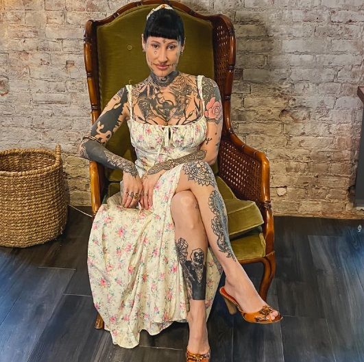 Vrouw met als missie '100% getatoeëerd zijn' onthult hoe ze eruitzag zonder tatoeages