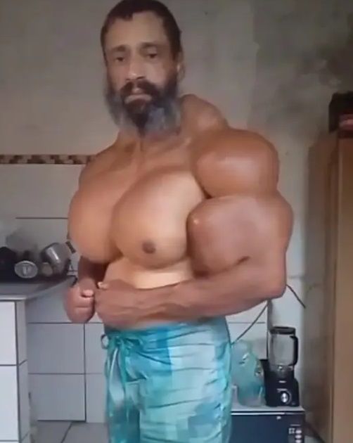'Braziliaanse Hulk' die zichzelf volspoot met olie sterft op 55-jarige leeftijd
