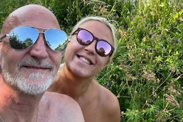 Echtpaar Rich (48) en Evie (29) zagen elkaar voor het eerst toen... hij 19 was en zij een baby