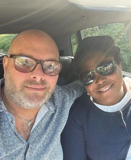 Twee koppels die verslaafd zijn aan seks in de auto vertellen vrijuit over hun avonturen