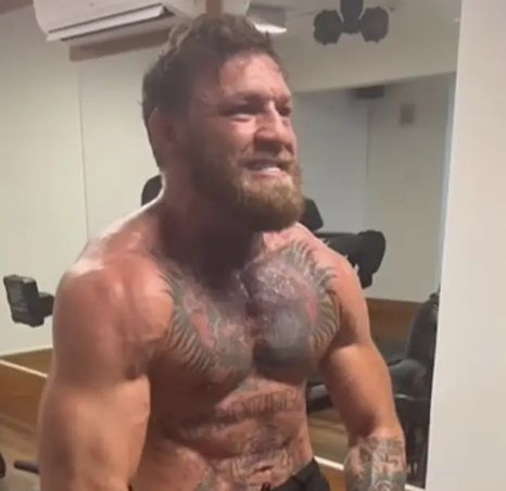 MMA-superster Conor McGregor bijt terug nadat fan hem beschuldigt van gebruik stimulerende middelen