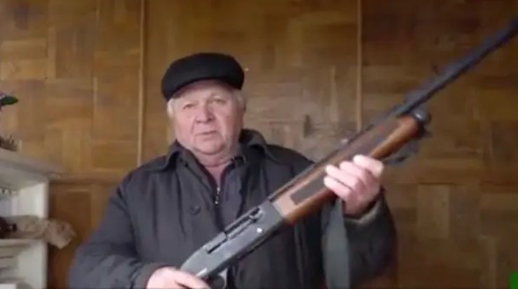 Oekraïne geeft medaille aan gepensioneerde die met antiek geweer Russische straaljager uit de lucht schiet
