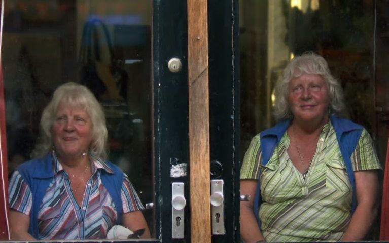 Oud maar goud: deze zussen zijn de oudste sekswerkers van Amsterdam en plezierden 335.000 mannen