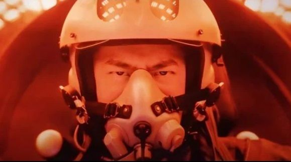 Zoek de 7 verschillen: China heeft geen zin in Tom Cruise en komt met eigen kopie van Top Gun: Maverick