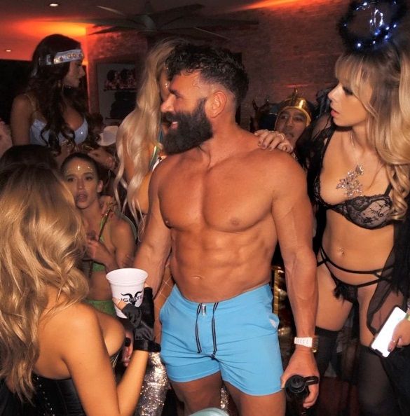 Vrouwenverslinder en eeuwige Playboy Dan Bilzerian onthult hoeveel keer per week hij seks heeft