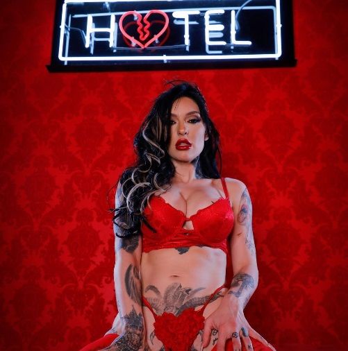 Girls & Tattoos: natuurster Misha Montana kreeg vaak een 'njet' omwille van haar tatoeages (foto's)