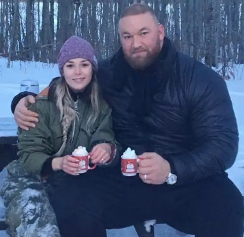 Vrouw van 'The Mountain' deelt video over hun lengteverschil en de fans liggen in een deuk