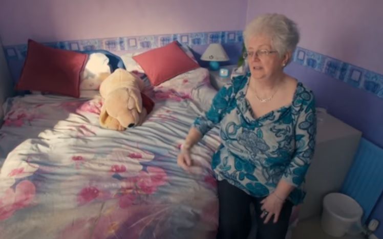 Oud maar goud: deze oma heeft altijd goesting en organiseert pikante feestjes met jonge 'veulens'