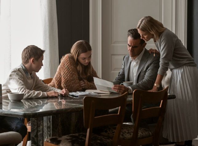In de nieuwe Netflix-topper 'The Watcher' focussen we misschien te veel op één 'creepy' personage