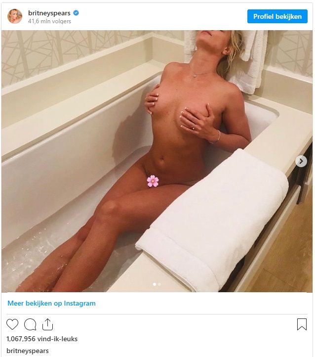 Fans bezorgd nadat Britney Spears weeral poedelnaakt poseert: "Neem haar smartphone af!"