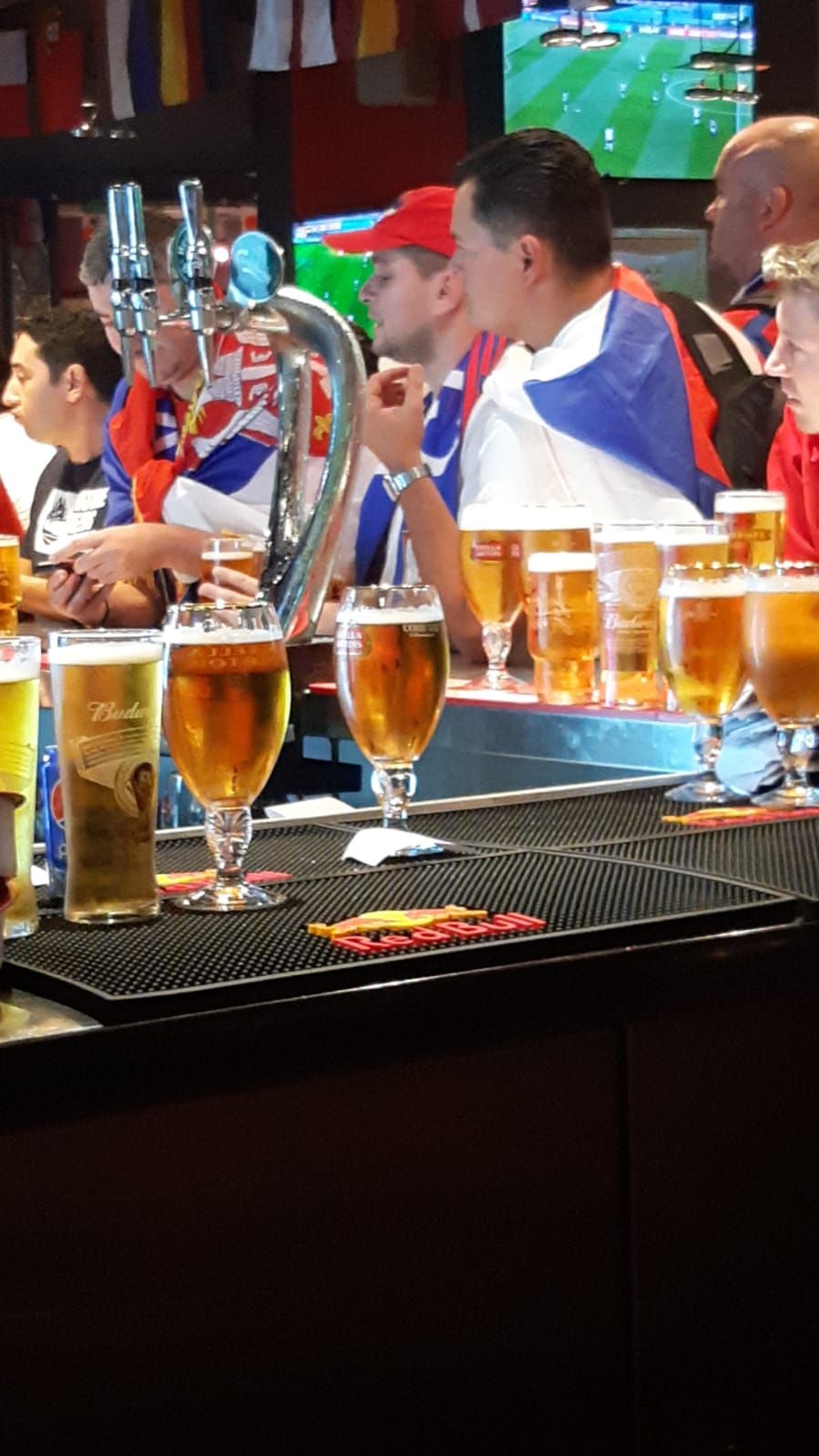 Duivel in Qatar (episode 1) - "We spreken af op een 'secret place' waar er wel bier te vinden is"