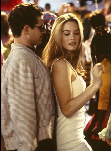 Voormalig sekssymbool Alicia Silverstone gaat uit de kleren voor PETA-campagne (foto's)