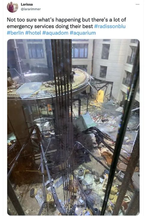 Gigantisch aquarium met 1.500 vissen in Berlijns Radisson-hotel explodeert
