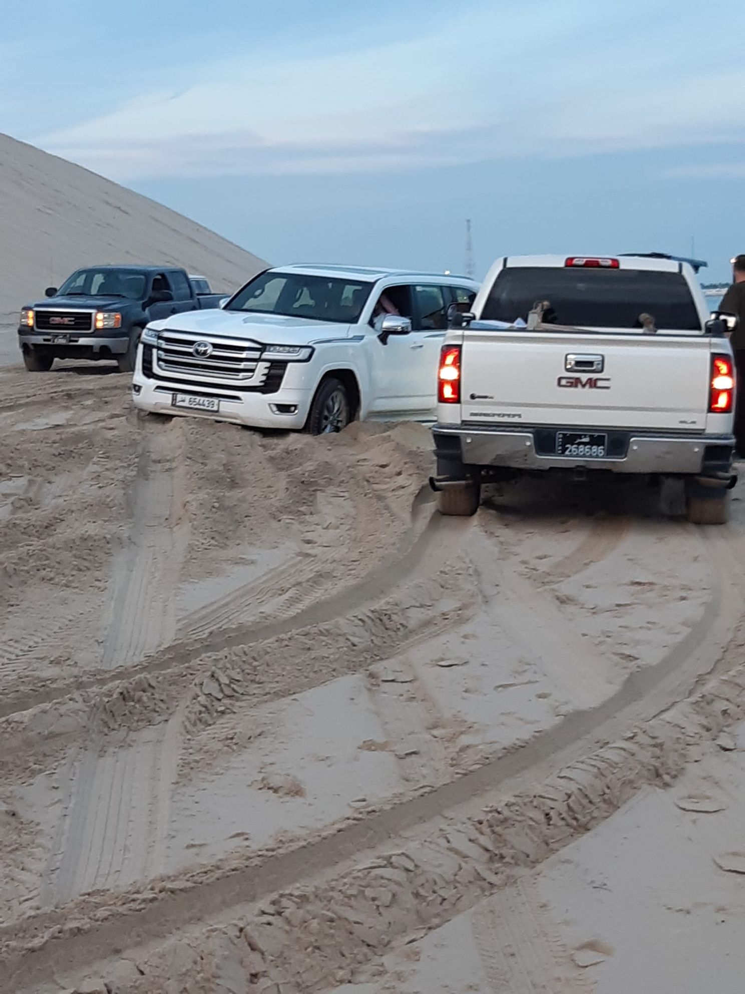 Duivel in Qatar (episode 5) - "We zitten met een dubbele kater, maar... slikken en weer doorgaan!"