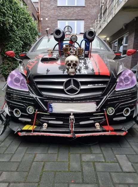 Vlaming Firmin gaat keihard viraal met zijn uitgebouwde Mercedes Maybach die 350 km/u haalt