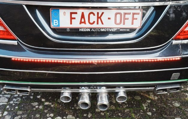 Vlaming Firmin gaat keihard viraal met zijn uitgebouwde Mercedes Maybach die 350 km/u haalt