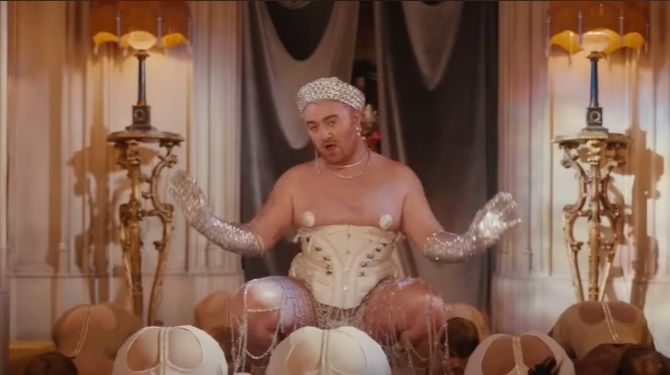 'Schandalig pikante' videoclip van Sam Smith verdeeld het internet: "Dit moet verboden worden!"