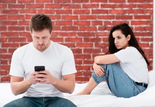 Onderzoek toont aan dat er bepaalde 'patronen' zitten achter vreemdgaan: "Gevolg van slechte relatie"