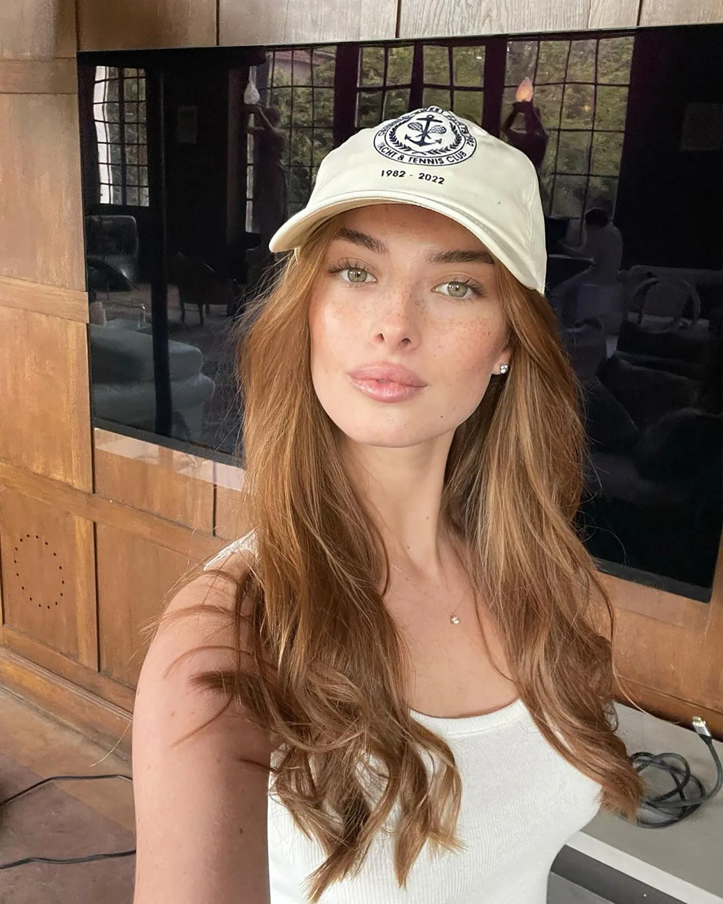 Leonardo DiCaprio (48) zet 'traditie' verder en maakt het heel gezellig met 19-jarig model Eden Polani