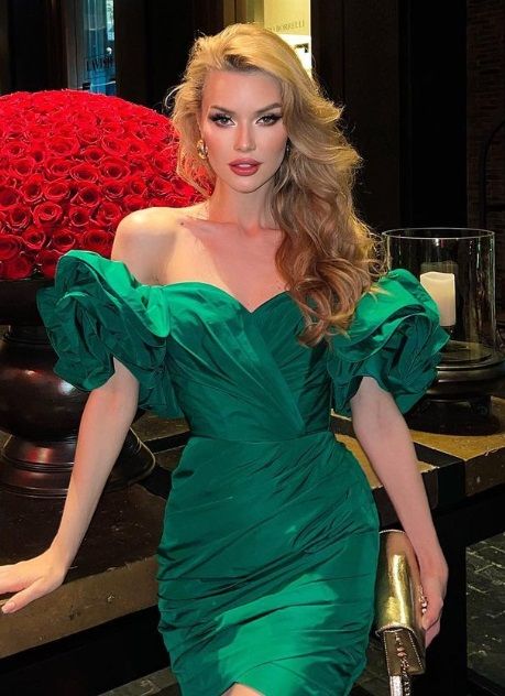 Miss Rusland zegt dat deelneemsters aan Miss Universe-verkiezing haar 'vermeden' en dat verkiezing vervalst is
