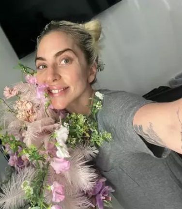 Lady Gaga wendt zich tot celibaat uit angst dat partners creativiteit via haar liefdesgrotje zouden stelen
