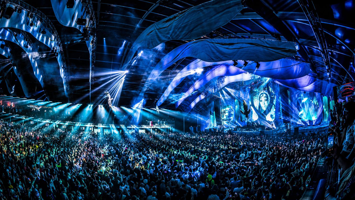 Dit zijn alle unieke en sprookjesachtige podia van Tomorrowland Winter (foto's)