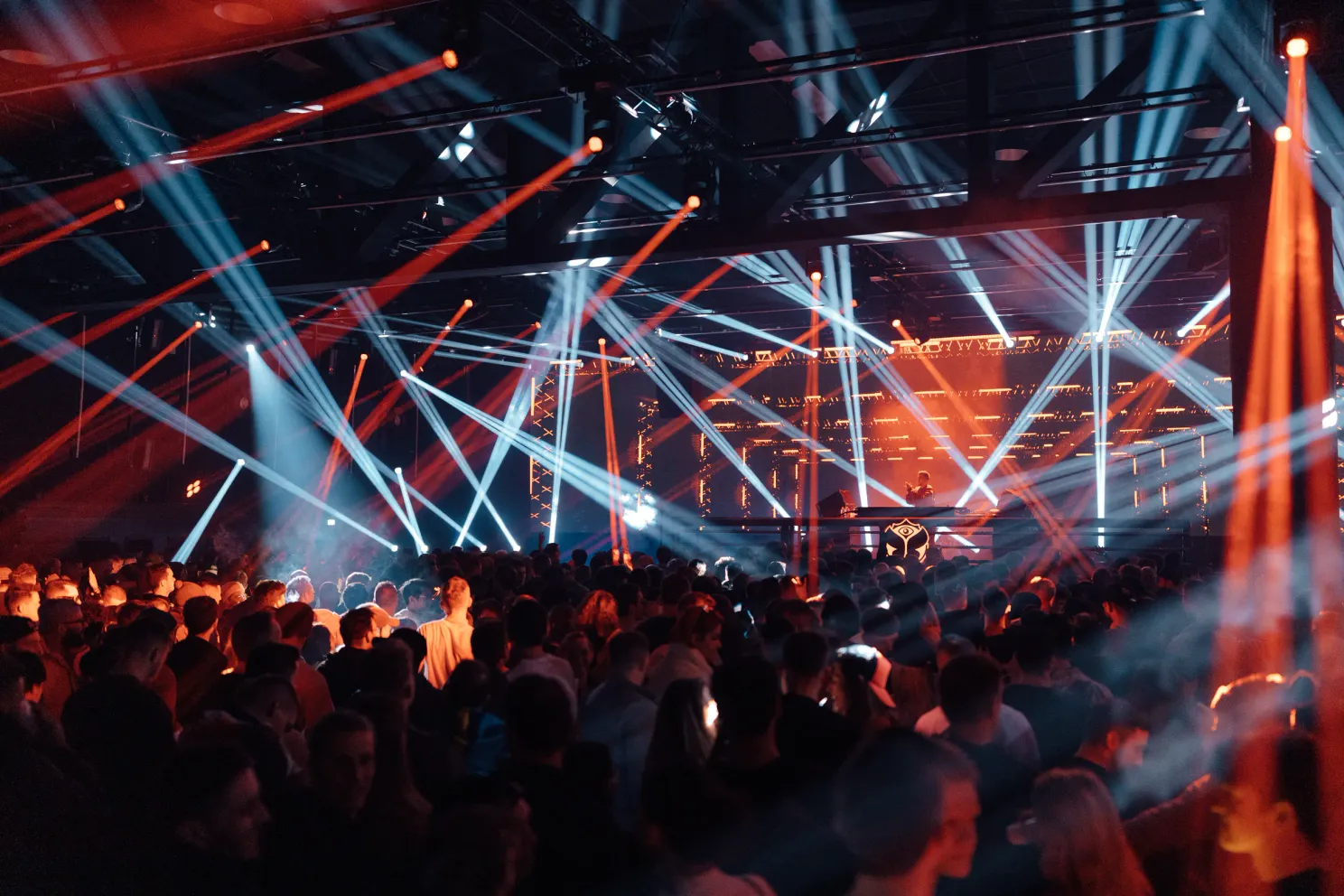 Dit zijn alle unieke en sprookjesachtige podia van Tomorrowland Winter (foto's)