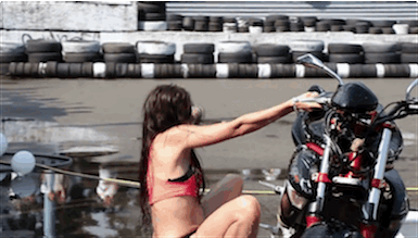 10 hilarische gifs die mislukte pogingen tonen van dames die dachten sexy te zijn