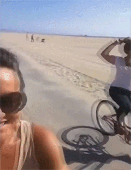 10 hilarische gifs die mislukte pogingen tonen van dames die dachten sexy te zijn