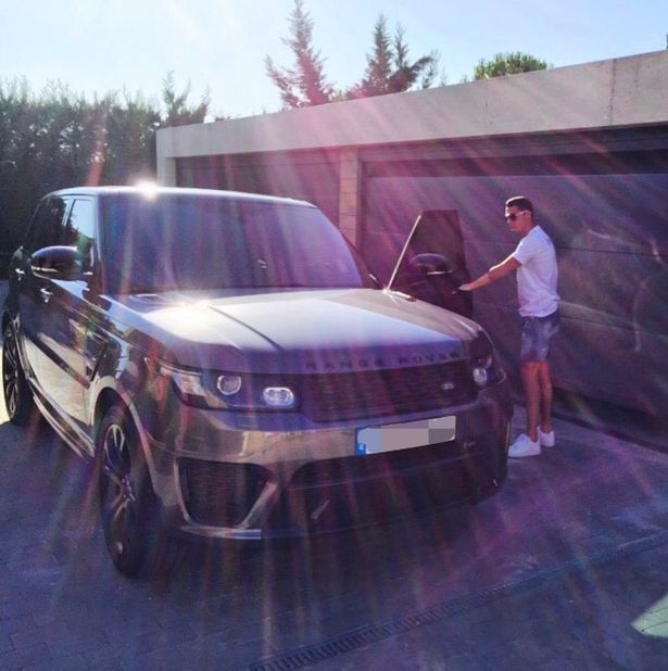 Cristiano Ronaldo koopt polshorloge dat acht keer meer waard is dan zijn Range Rover Sport