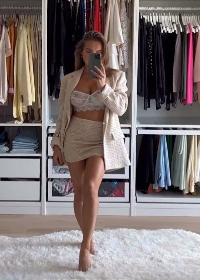 Hier krijg je het even warm van: Luna Stevens trakteert ons op enkele sexy selfies