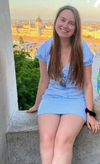 "Ik heb 10 sugar daddies die me meenemen op luxe vakanties en me 200 € per date betalen"